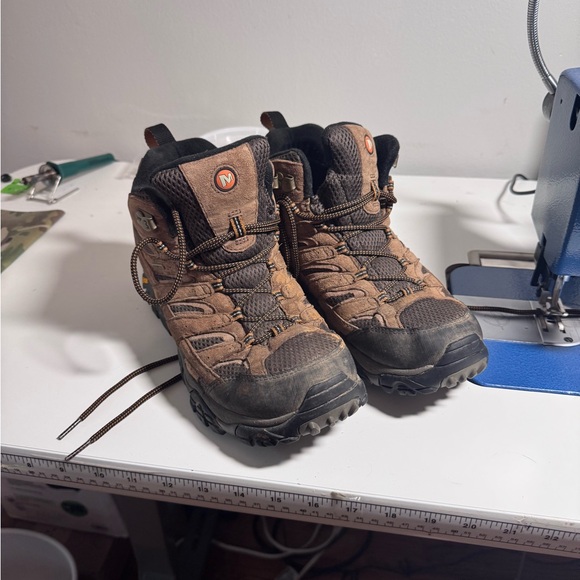 Mens Merrell Moab 2 9.5 high top waterproof hiking boots. Great condition - Picture 1 of 11